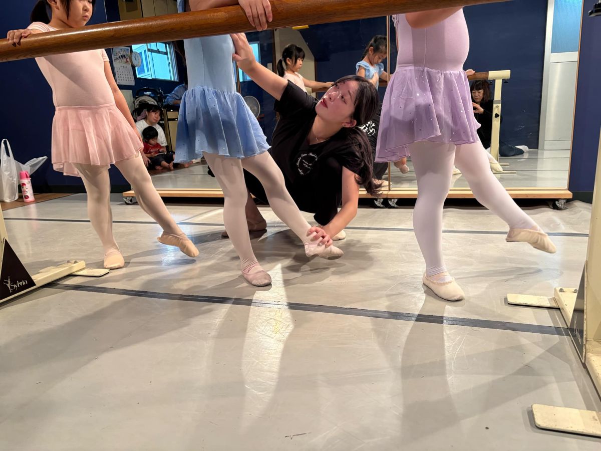 Groovy Dance Companyのバレエクラスのレッスン風景